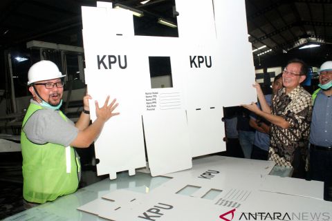 KPU Tinjau Produksi Perdana Kotak Suara Pemilu 2019
