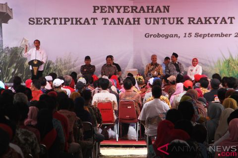 Presiden Serahkan Sertifikat Tanah
