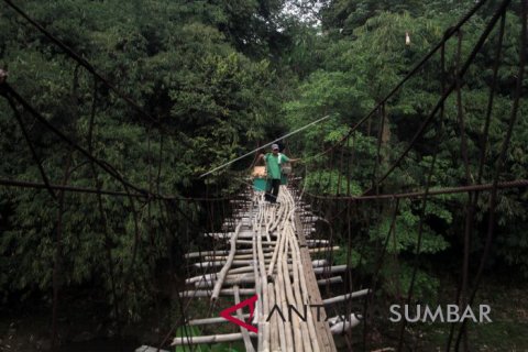 JEMBATAN GANTUNG RUSAK