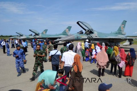 PAMERAN STATIC PESAWAT TEMPUR