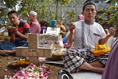 Tradisi sadranan Gunung Kalong