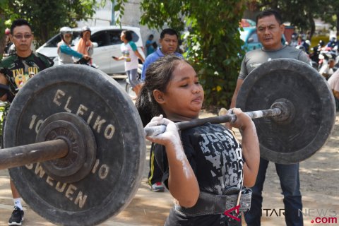 Latihan Mental Atlet Angkat Besi