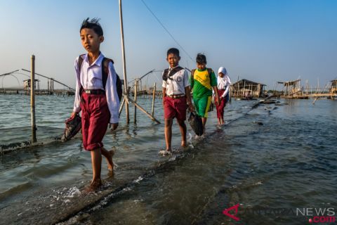 Jalan Rusak Akibat Rob