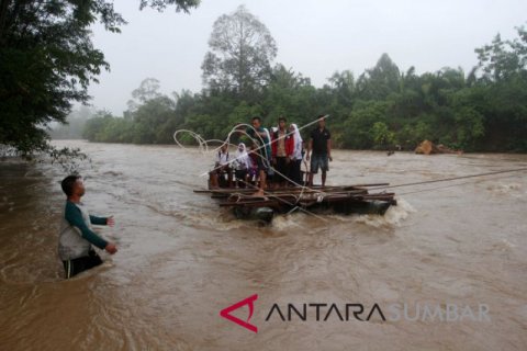 DAMPAK JEMBATAN PUTUS AKIBAT BANJIR