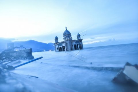 Suasana Masjid Apung Pasca Gempa Palu