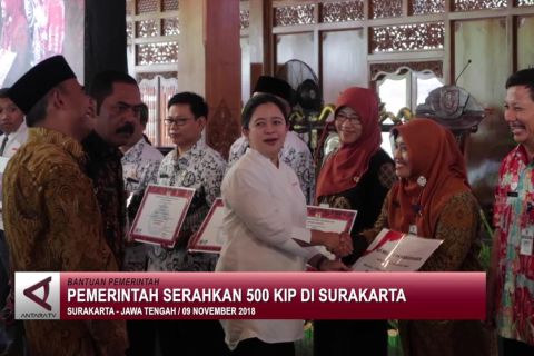 Puan serahkan 500 KIP di Solo