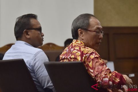 Tuntutan Irvanto dan Made Oka Masagung