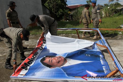 Penertiban Alat Peraga Kampanye Di Berbagai Daerah