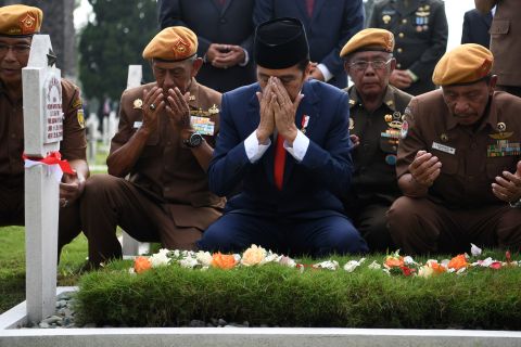 Jokowi pimpin peringatan Hari Pahlawan di Bandung