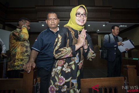 Sidang Dakwaan Eni Saragih
