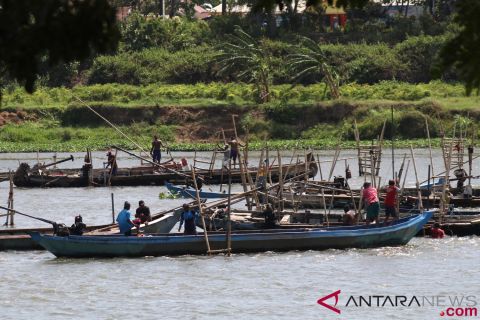 Penambangan Pasir Ilegal di Sungai Brantas