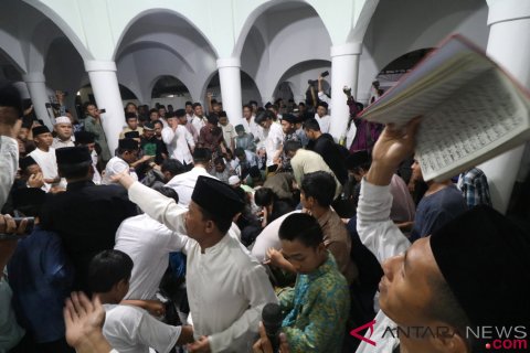 Tradisi Berebut Koin Maulid Nabi
