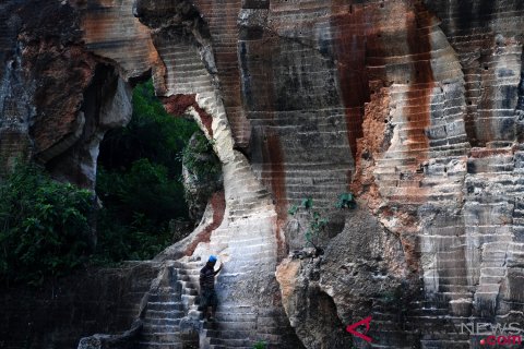 Wisata Tambang Batu Kapur Arosbaya