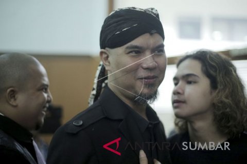 SIDANG TUNTUTAN AHMAD DHANI