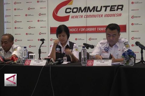 Tambahan petugas & loket commuter line di malam Tahun Baru