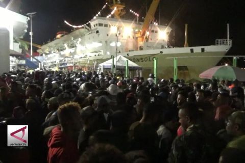 Ribuan pemudik padati pelabuhan Jayapura