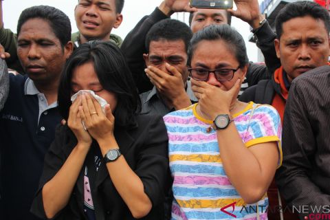 Evakuasi Korban Kapal Terbakar