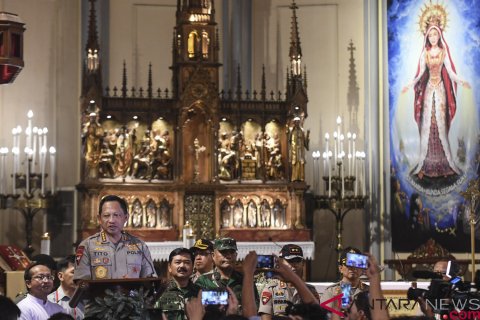 Kapolri dan Panglima TNI Kunjungi Gereja Katedral