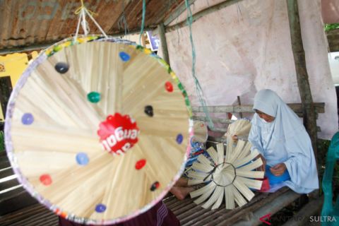 TOPI CAPING ASESORIS SAMPAH PLASTIK