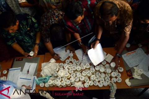 Tes Urine unsur Pimpinan Pemprov Sulsel