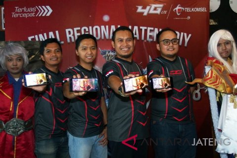 Final kompetisi permainan "mobile legends"