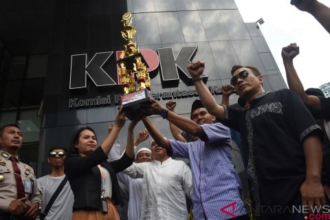 Aksi Apresiasi KPK OTT Bupati Cianjur