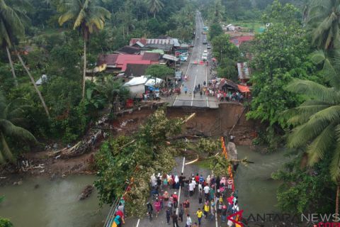 Jembatan Jalan Nasional Ambruk