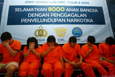 Penyelundupan Sabu Dalam Plakat dan Suku Cadang Mobil