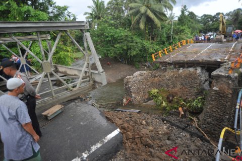 Jembatan Sementara Jalur Padang - Pekanbaru