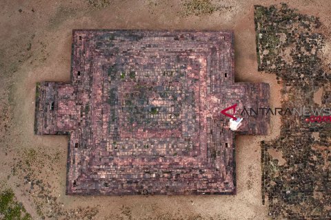 Perawatan Kawasan Percandian Muarajambi