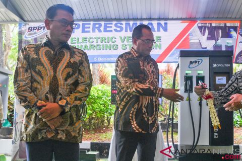 Peluncuran Stasiun Pengisian Kendaraan Listrik