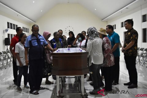 NH Dini Meninggal Dunia