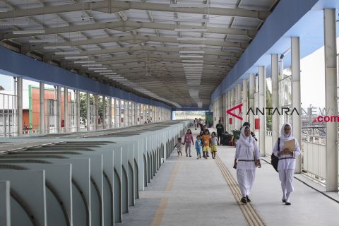 Uji Coba Jembatan Penyeberangan Multiguna Tanah Abang