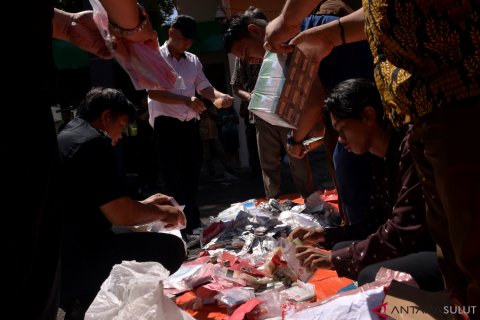 KEJARI MANADO MUSNAHKAN BARANG BUKTI TINDAK PIDANA