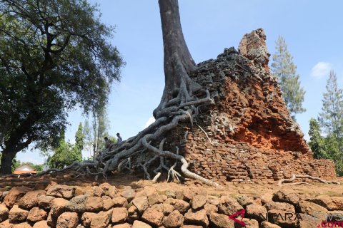 Pelapukan Candi Lor