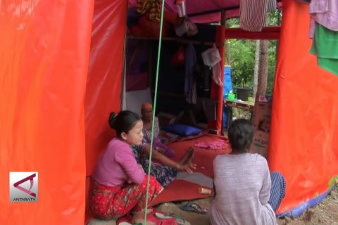 Masa transisi, korban tsunami tetap tempati Huntara