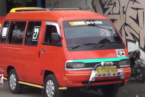 Panwaslu tertibkan APK di angkutan umum