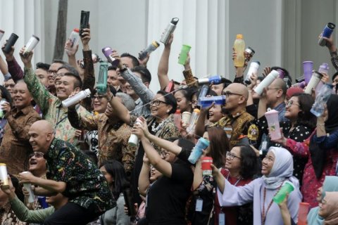 Ajakan Mengurangi Sampah Plastik