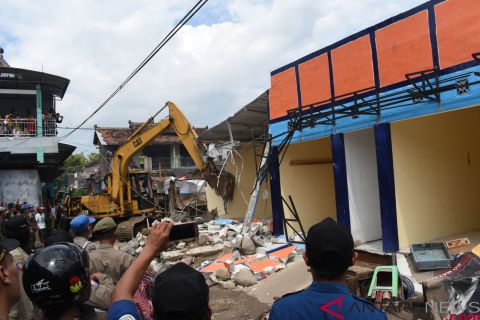 Pembongkaran paksa pasar di Ponorogo