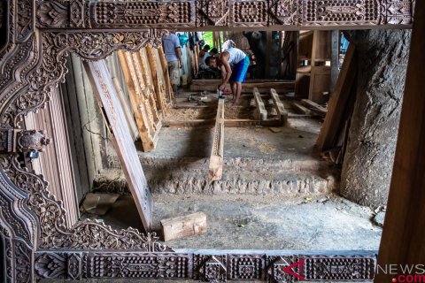 Kerajinan ukiran jati