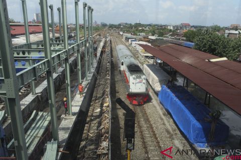 Pembangunan peron KA bandara Solo