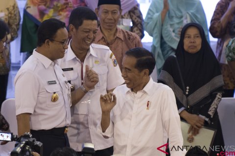 Presiden serahkan sertifikat tanah