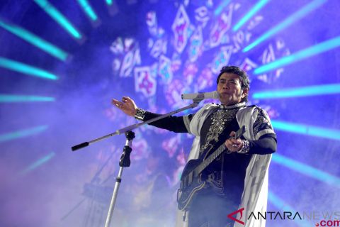 Rhoma Irama Menghibur Warga di Monas