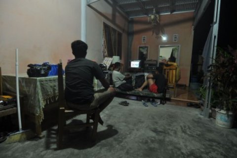 Nonton debat capres dan cawapres di Palu