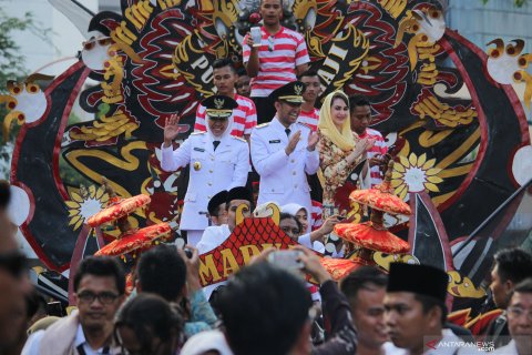 Khofifah-Emil menuju Grahadi