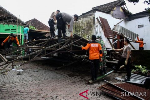 DAMPAK ANGIN PUTING BELIUNG
