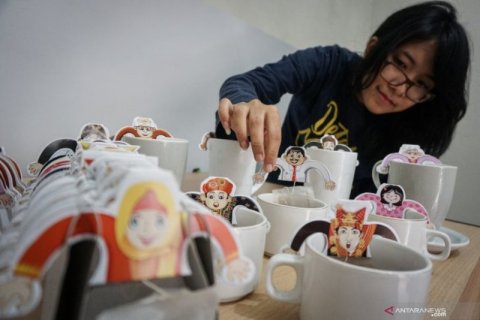 Kerajinan Teh Celup Bergambar Karakter
