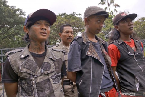 Penertiban anak punk
