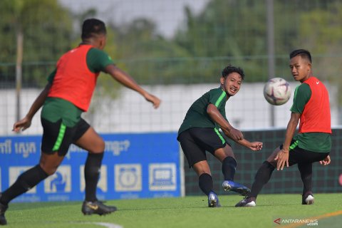 Pemain timnas U-22 berlatih sebelum bertanding melawan timnas Myanmar