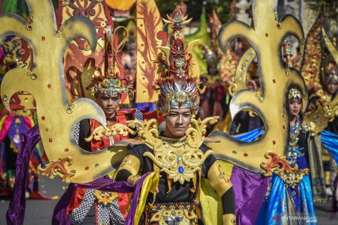 Parade Pesona Bau Nyale